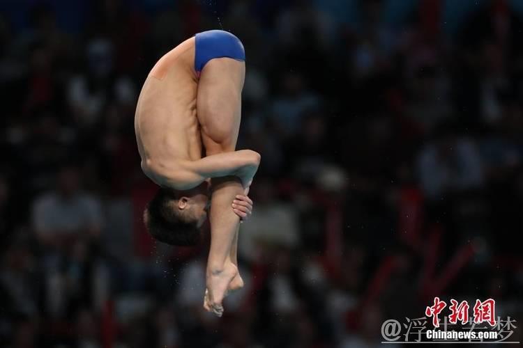 跳水世界杯总决赛:男子10米台精彩角逐 跳水世界杯总决赛:男子10米台精彩角逐